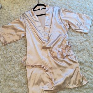 Light pink polyester Robe